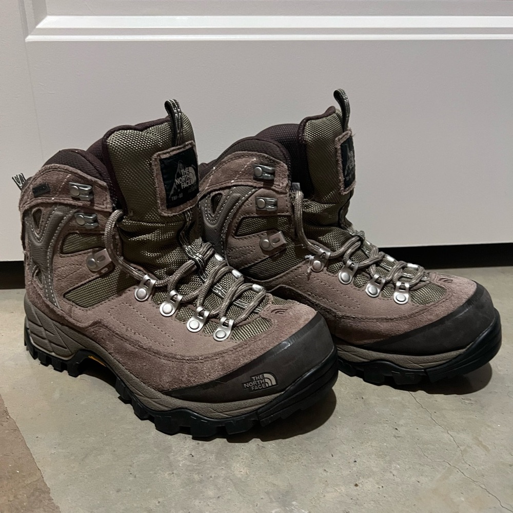 Brand New North Face Hiking and Snow boots Size 7
